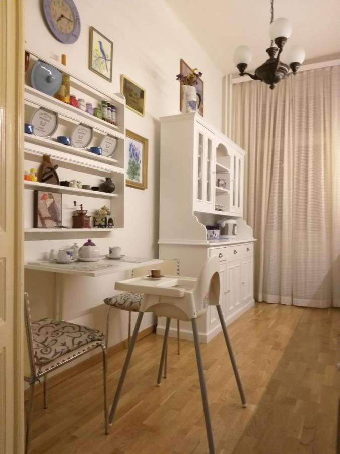 Retro Big Apartment With Two Balconies And Lift KLV Exterior foto