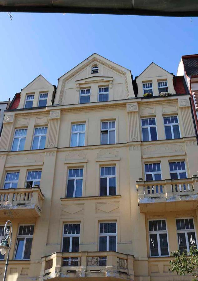 Retro Big Apartment With Two Balconies And Lift KLV Exterior foto
