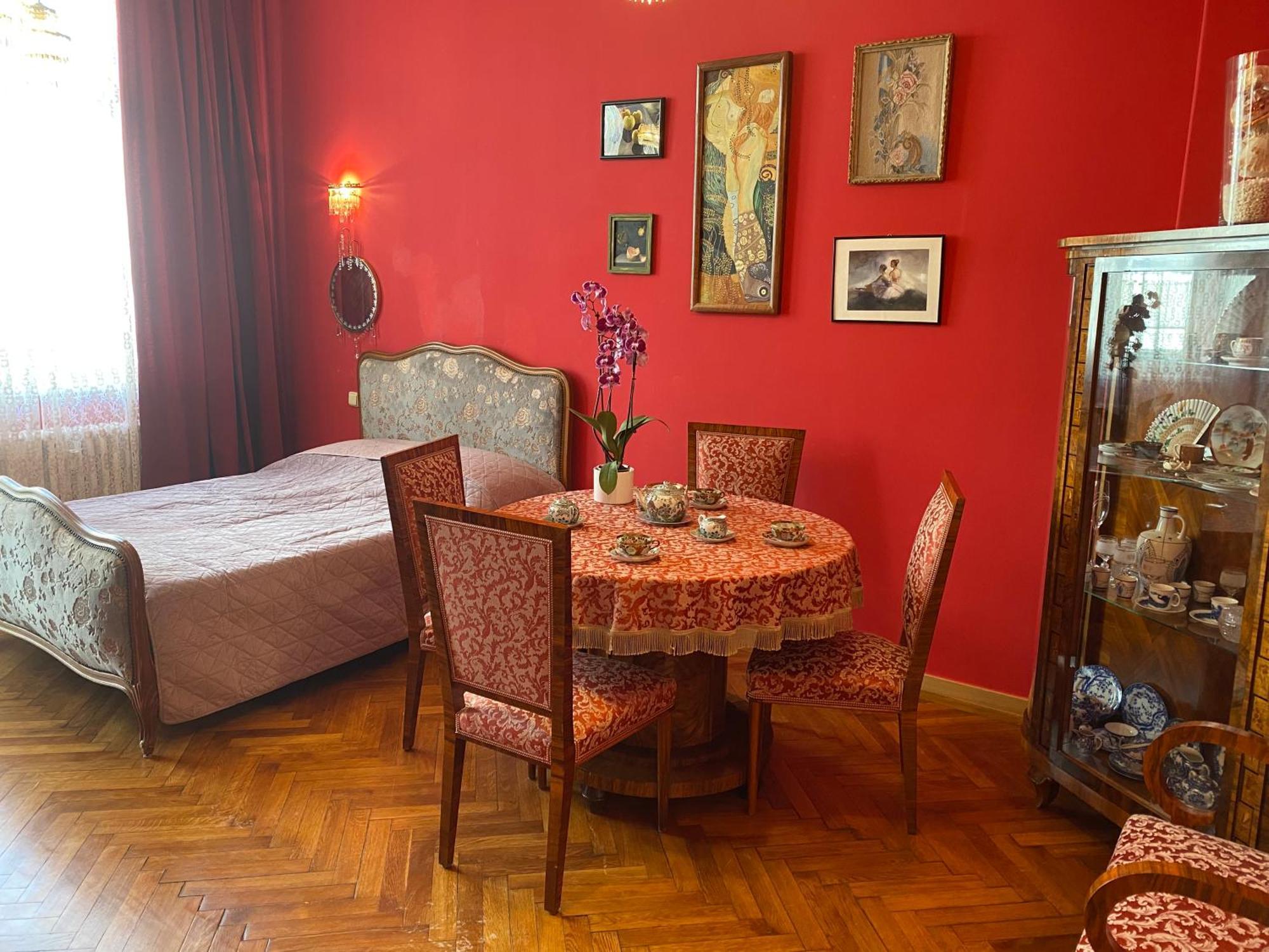 Retro Big Apartment With Two Balconies And Lift KLV Exterior foto