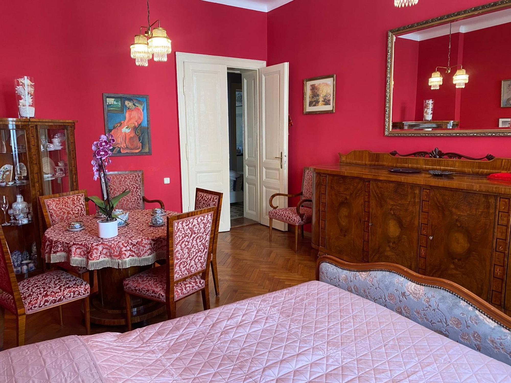 Retro Big Apartment With Two Balconies And Lift KLV Exterior foto